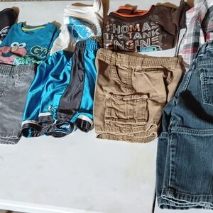 Boys Preowned Clothing Bundle with Shorts and T-Shirts Size 18 months (14 pcs)